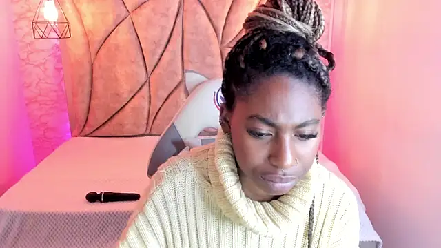 Snapshot of Queen_perla_ chatting on 01.31.25 Queen perla online show from 01.31.25