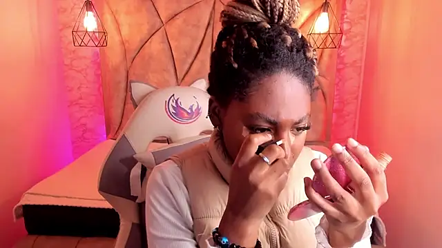 Snapshot of Queen_perla_ chatting on 02.01.25 Queen perla online show from 02.01.25