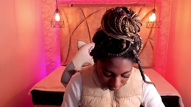 Snapshot of Queen_perla_ chatting on 02.02.25 Queen perla online show from 02.02.25