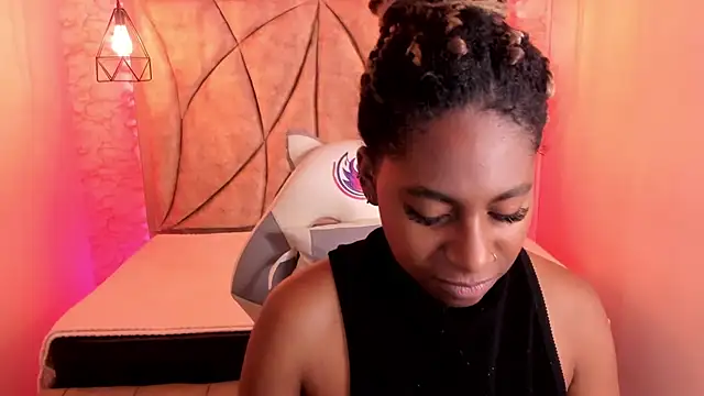 Snapshot of Queen_perla_ chatting on 02.06.25 Queen perla online show from 02.06.25