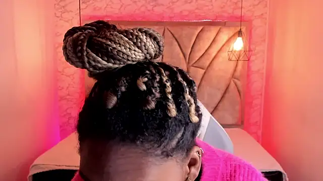 Snapshot of Queen_perla_ chatting on 02.07.25 Queen perla online show from 02.07.25