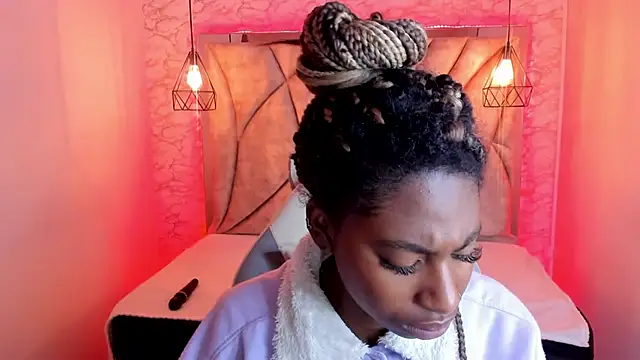 Snapshot of Queen_perla_ chatting on 02.08.25 Queen perla online show from 02.08.25