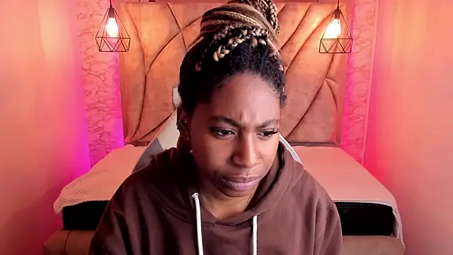 Snapshot of Queen_perla_ chatting on 02.13.25 Queen perla online show from 02.13.25