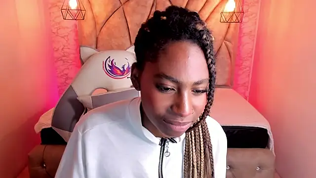 Snapshot of Queen_perla_ chatting on 02.13.25 Queen perla online show from 02.13.25