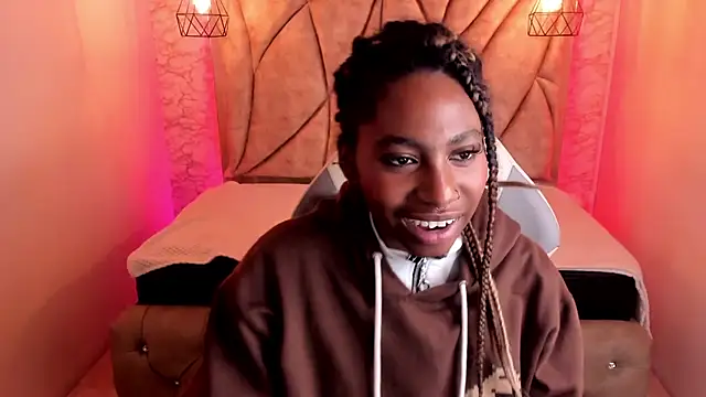 Snapshot of Queen_perla_ chatting on 02.13.25 Queen perla online show from 02.13.25