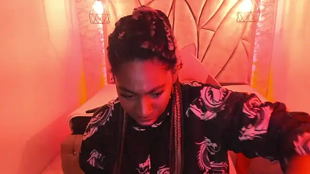 Snapshot of Queen_perla_ chatting on 02.14.25 Queen perla online show from 02.14.25