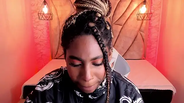 Snapshot of Queen_perla_ chatting on 02.14.25 Queen perla online show from 02.14.25