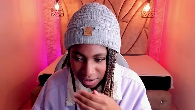 Snapshot of Queen_perla_ chatting on 02.16.25 Queen perla online show from 02.16.25