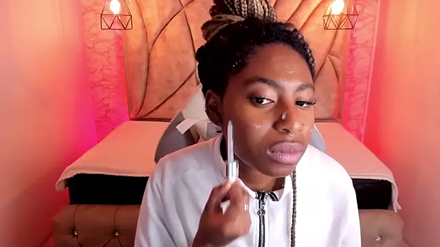 Snapshot of Queen_perla_ chatting on 02.19.25 Queen perla online show from 02.19.25