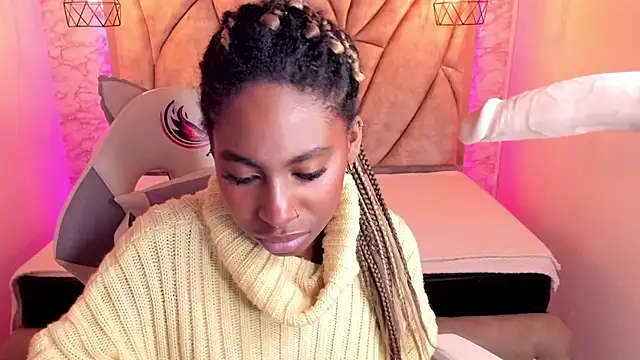 Snapshot of Queen_perla_ chatting on 02.23.25 Queen perla online show from 02.23.25