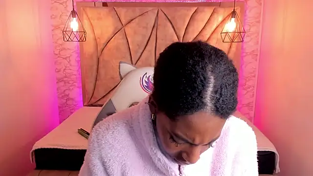 Snapshot of Queen_perla_ chatting on 02.25.25 Queen perla online show from 02.25.25