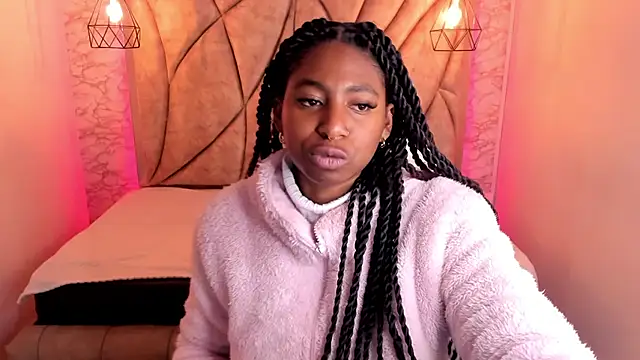 Snapshot of Queen_perla_ chatting on 03.05.25 Queen perla online show from 03.05.25