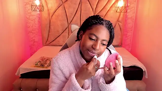 Snapshot of Queen_perla_ chatting on 03.09.25 Queen perla online show from 03.09.25