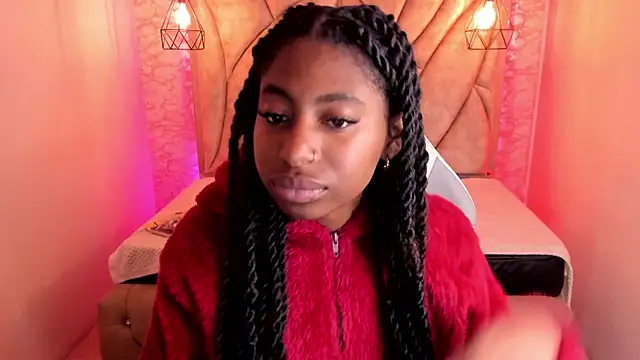 Snapshot of Queen_perla_ chatting on 03.10.25 Queen perla online show from 03.10.25