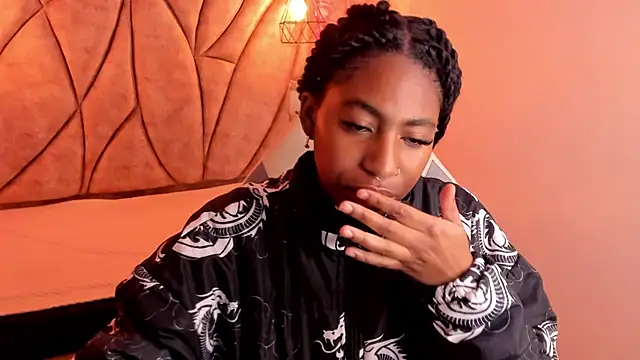 Snapshot of Queen_perla_ chatting on 03.11.25 Queen perla online show from 03.11.25