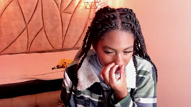 Snapshot of Queen_perla_ chatting on 03.12.25 Queen perla online show from 03.12.25