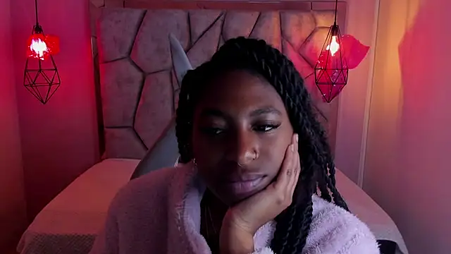 Snapshot of Queen_perla_ chatting on 03.19.25 Queen perla online show from 03.19.25