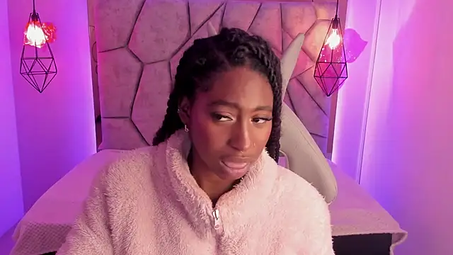 Snapshot of Queen_perla_ chatting on 03.19.25 Queen perla online show from 03.19.25