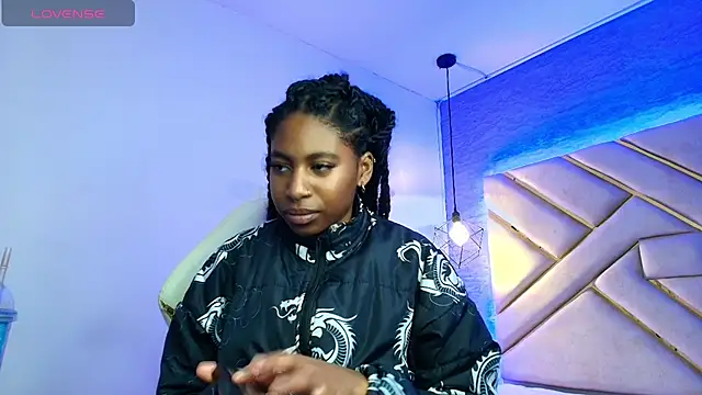 Snapshot of Queen_perla_ chatting on 03.20.25 Queen perla online show from 03.20.25