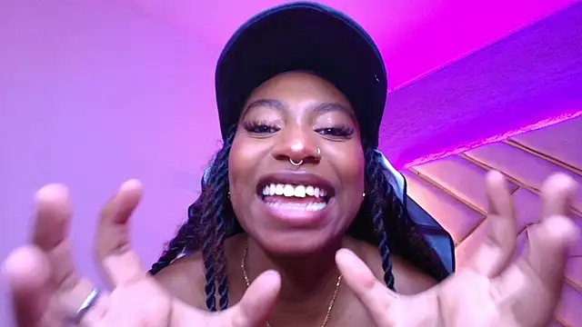 Snapshot of Queen_perla_ chatting on 03.21.25 Queen perla online show from 03.21.25