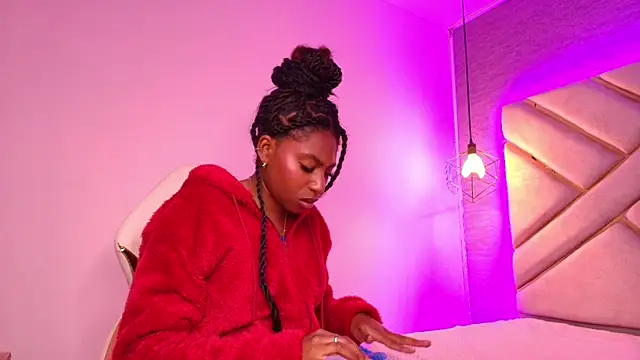 Snapshot of Queen_perla_ chatting on 03.22.25 Queen perla online show from 03.22.25