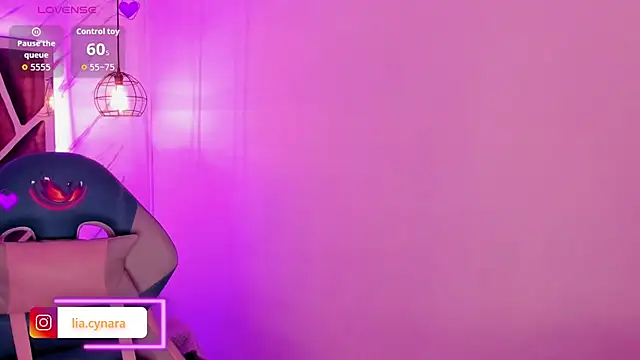 Snapshot of Queen_perla_ chatting on 09.09.25 Queen perla online show from 09.09.25