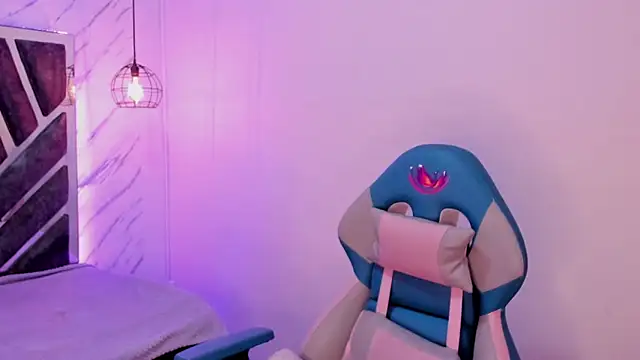 Snapshot of Queen_perla_ chatting on 09.10.25 Queen perla online show from 09.10.25