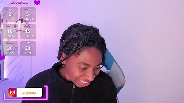 Snapshot of Queen_perla_ chatting on 09.11.25 Queen perla online show from 09.11.25