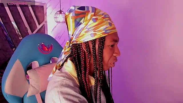 Snapshot of Queen_perla_ chatting on 09.13.25 Queen perla online show from 09.13.25