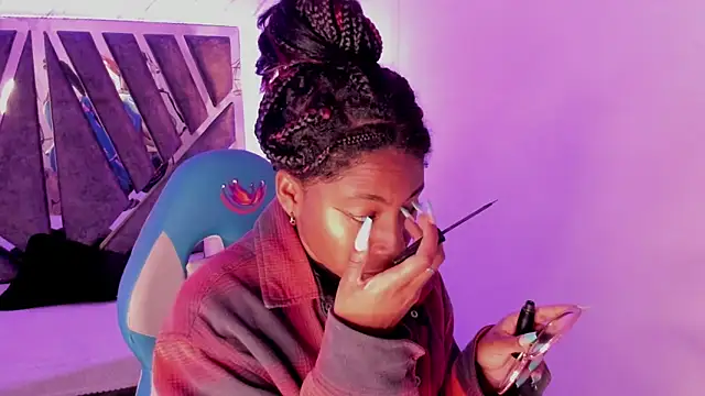 Snapshot of Queen_perla_ chatting on 09.19.25 Queen perla online show from 09.19.25