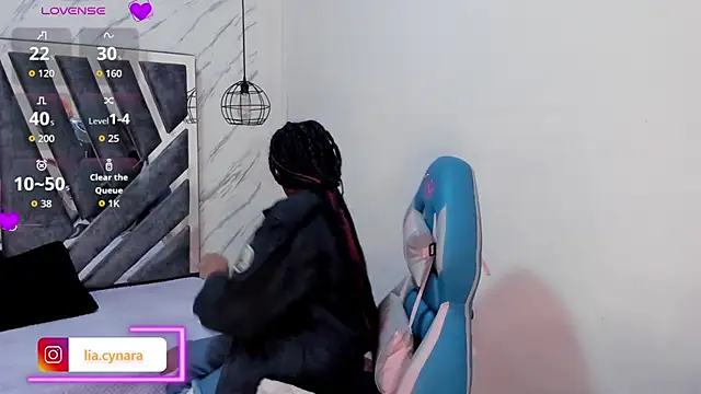 Snapshot of Queen_perla_ chatting on 09.20.25 Queen perla online show from 09.20.25