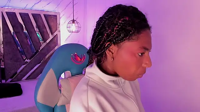 Snapshot of Queen_perla_ chatting on 09.24.25 Queen perla online show from 09.24.25