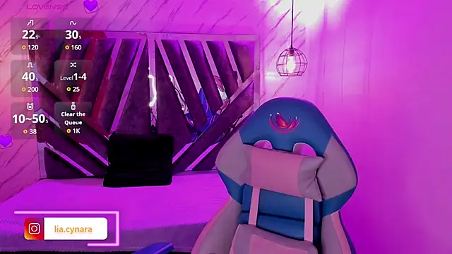 Snapshot of Queen_perla_ chatting on 09.30.25 Queen perla online show from 09.30.25