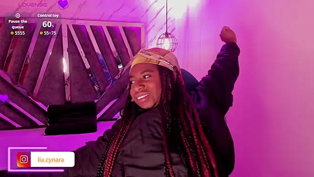 Snapshot of Queen_perla_ chatting on 10.04.25 Queen perla online show from 10.04.25