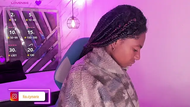 Snapshot of Queen_perla_ chatting on 10.05.25 Queen perla online show from 10.05.25