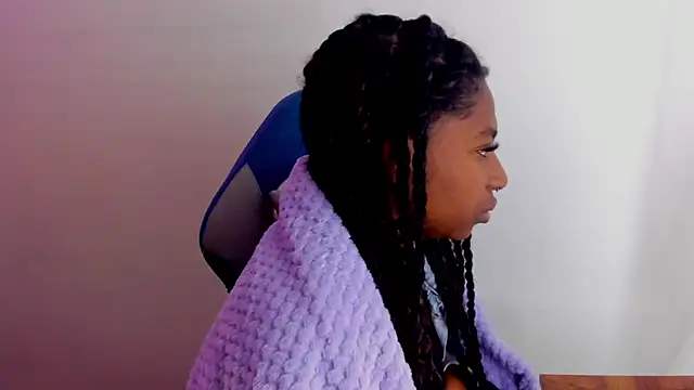 Snapshot of Queen_perla_ chatting on 10.30.25 Queen perla online show from 10.30.25