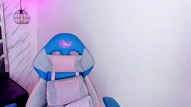 Snapshot of Queen_perla_ chatting on 11.03.25 Queen perla online show from 11.03.25