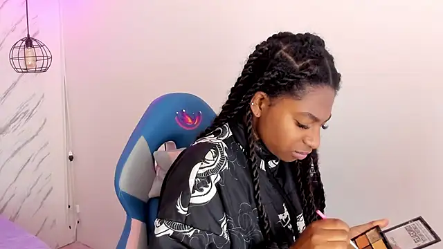 Snapshot of Queen_perla_ chatting on 11.11.25 Queen perla online show from 11.11.25