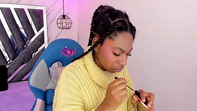 Snapshot of Queen_perla_ chatting on 11.12.25 Queen perla online show from 11.12.25