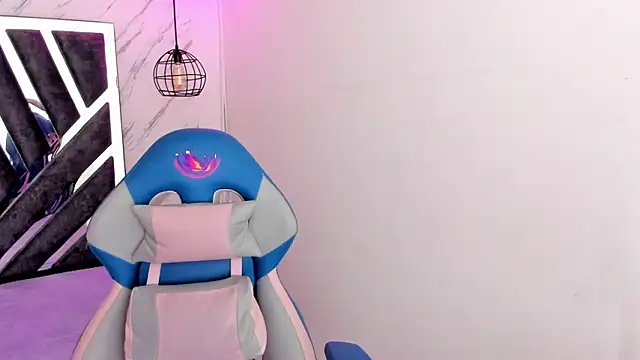 Snapshot of Queen_perla_ chatting on 11.13.25 Queen perla online show from 11.13.25