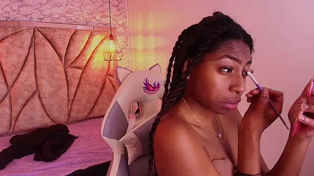 Snapshot of Queen_perla_ chatting on 11.15.25 Queen perla online show from 11.15.25