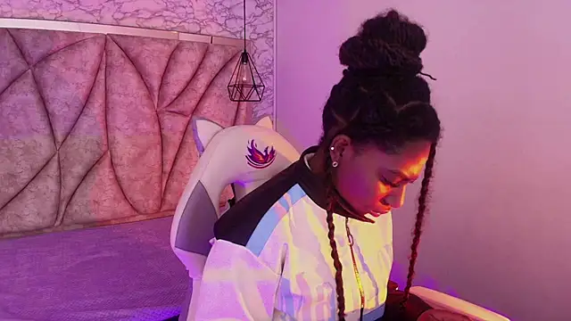 Snapshot of Queen_perla_ chatting on 11.21.25 Queen perla online show from 11.21.25