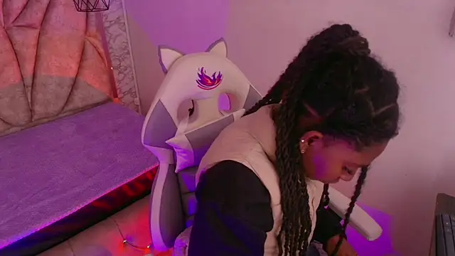 Snapshot of Queen_perla_ chatting on 11.22.25 Queen perla online show from 11.22.25