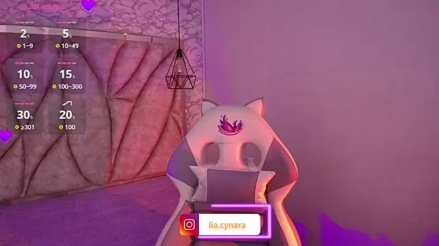 Snapshot of Queen_perla_ chatting on 11.25.25 Queen perla online show from 11.25.25