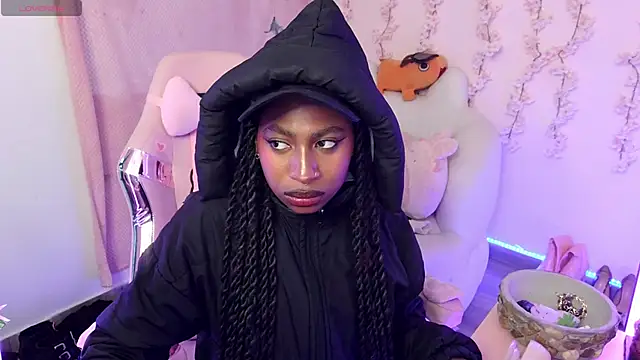 Snapshot of Queen_perla_ chatting on 12.17.25 Queen perla online show from 12.17.25