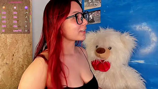 Snapshot of samantha-black chatting on 11.18.25 samantha-black online show from 11.18.25