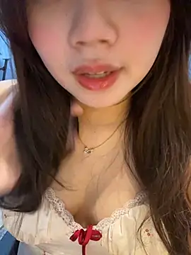 Hotellinh12 online show from 10.22.25