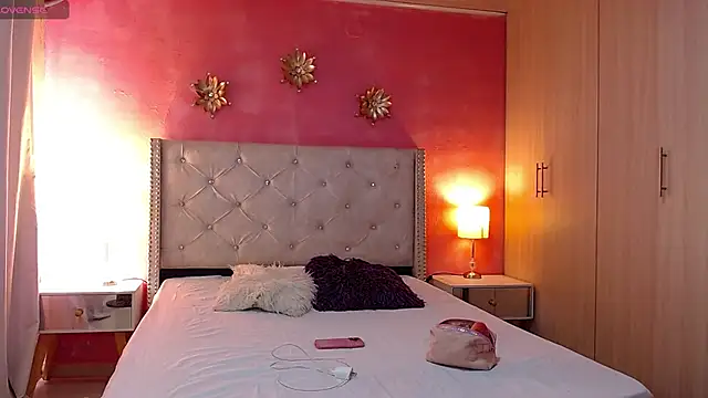 Snapshot of Kim_and_Mia chatting on 12.02.25 Kim and Mia online show from 12.02.25