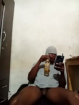 Snapshot of Uncletee112 chatting on 10.04.25 Uncletee112 online show from 10.04.25