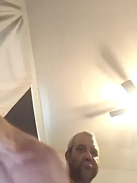 Snapshot of silkstroker6981 chatting on 09.24.25 silkstroker6981 online show from 09.24.25